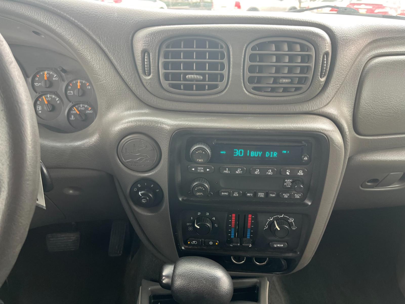 2004 SILVER /black Chevrolet TrailBlazer LS 2WD (1GNDS13S242) with an 4.2L L6 DOHC 24V engine, 4-Speed Automatic Overdrive transmission, located at 14700 Tomball Parkway 249, Houston, TX, 77086, (281) 444-2200, 29.928619, -95.504074 - Photo #14